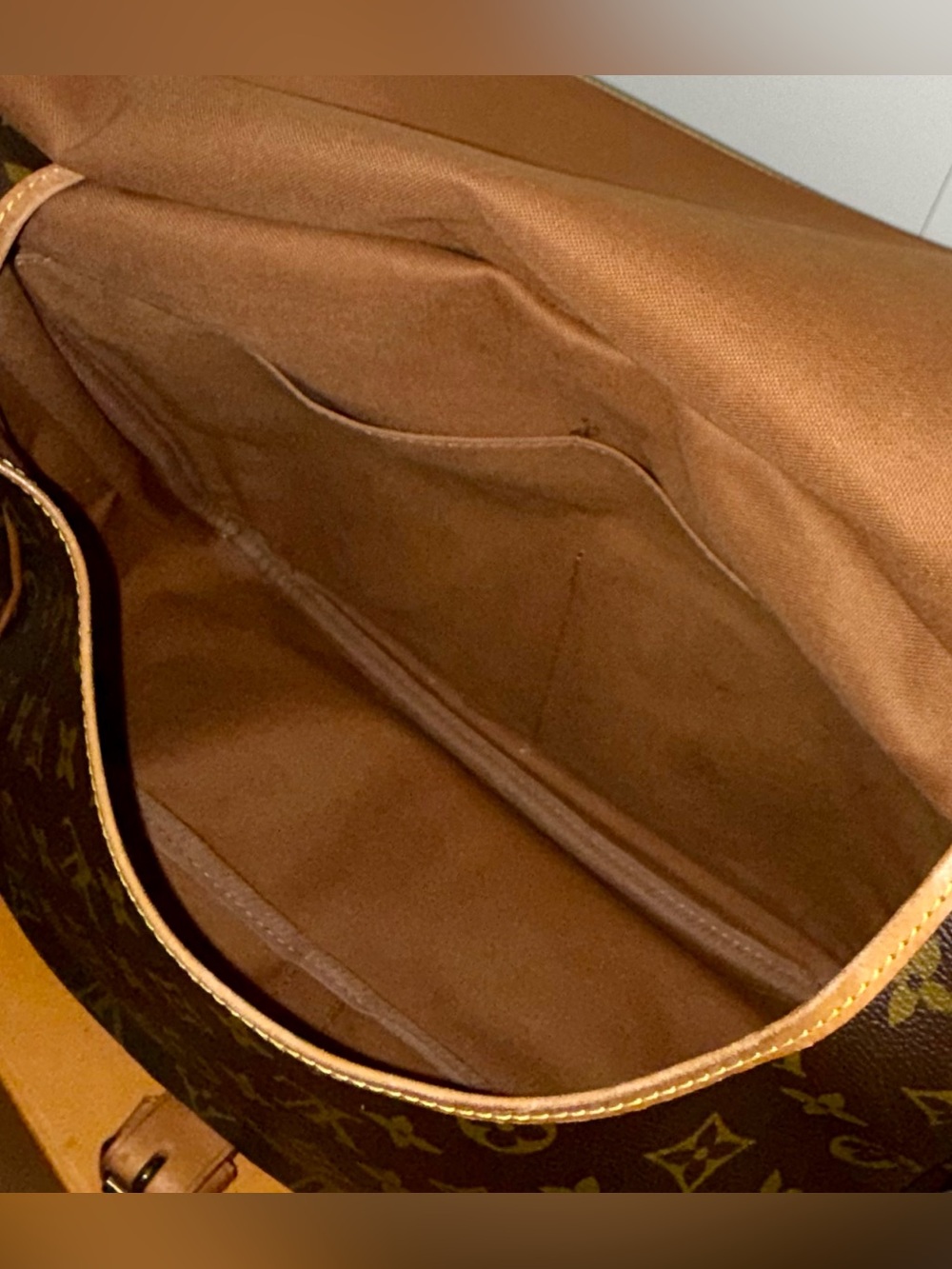 Louis Vuitton vintage Saumur 35 Monogram Crossbody - Picture 13 of 16